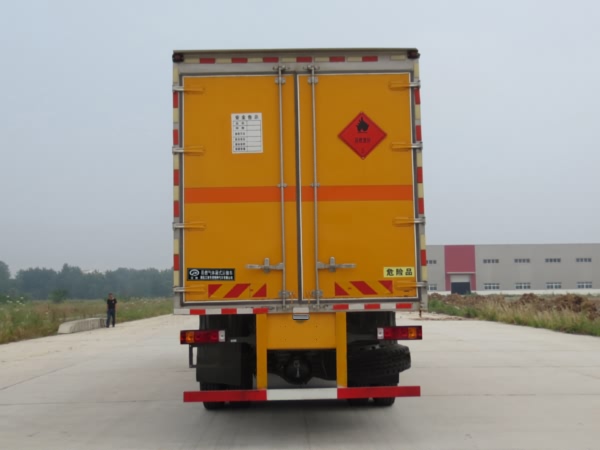 江特牌JDF5311XRQZ5型易燃气体厢式运输车