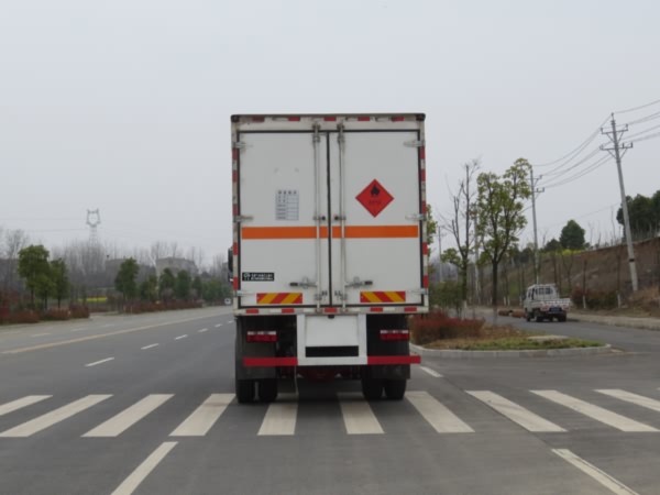 江特牌JDF5180XRQE5型易燃气体厢式运输车