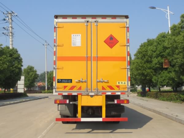 江特牌JDF5250XRYZ5型易燃液体厢式运输车