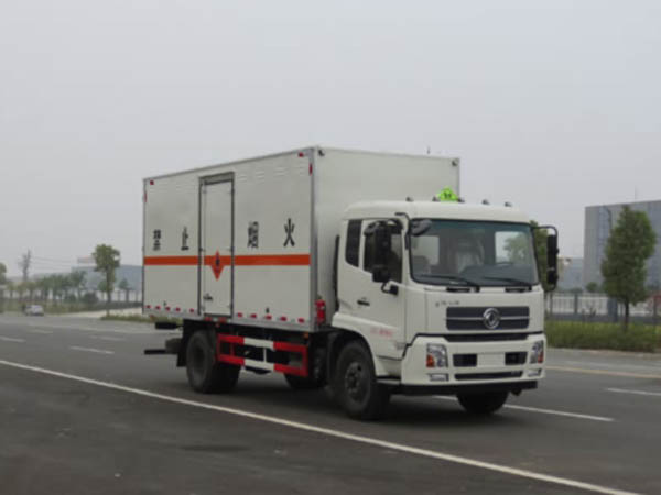 江特牌JDF5180XRYDFH5型易燃液体厢式运输车