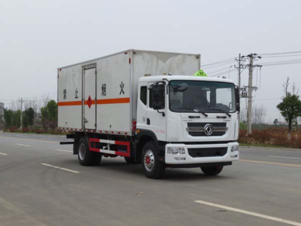 江特牌JDF5180XRYE5型易燃液体厢式运输车
