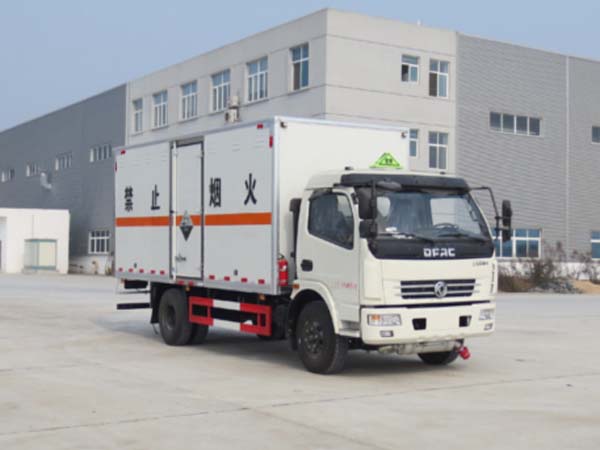 江特牌JDF5120XFWE5型腐蚀性物品厢式运输车
