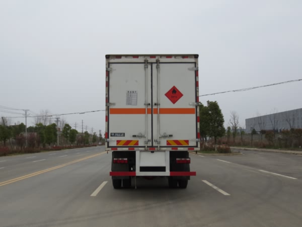 江特牌JDF5180XRYE5型易燃液体厢式运输车