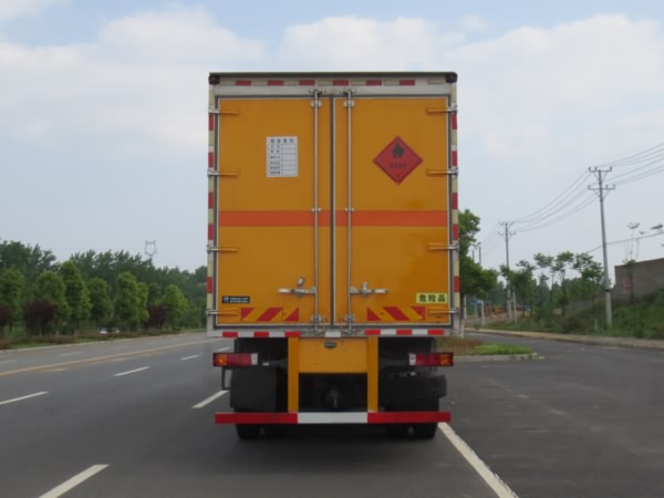 江特牌JDF5311XRYZ5型易燃液体厢式运输车