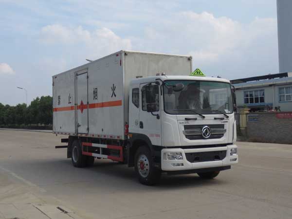 江特牌JDF5161XRYE5型易燃液体厢式运输车