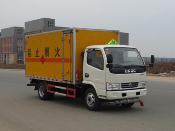 江特牌JDF5040XRYE5型易燃液体厢式运输车