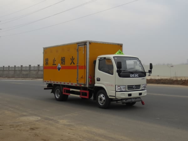 江特牌JDF5070XFWE5型腐蚀性物品厢式运输车