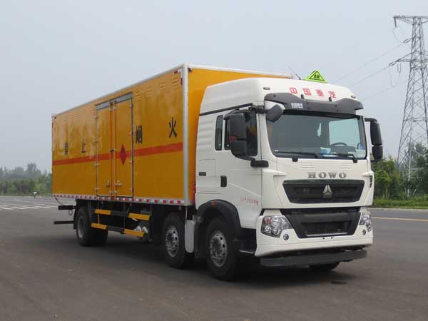 江特牌JDF5251XRYZ5型易燃液体厢式运输车