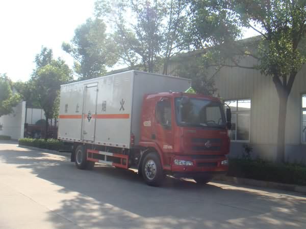 江特牌JDF5160XFWLZ5型腐蚀性物品厢式运输车