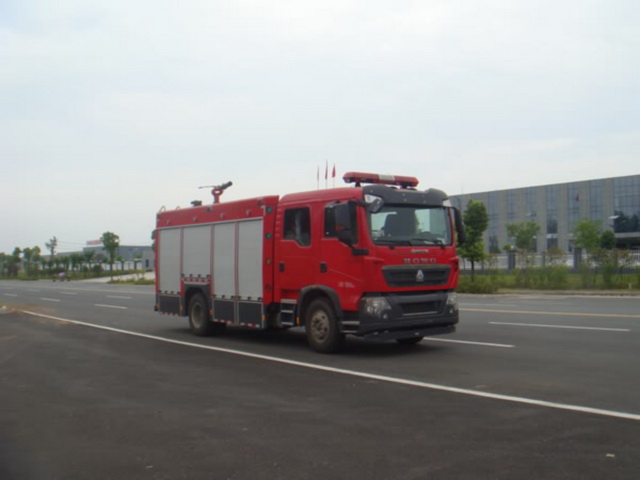重汽5-6方泡沫消防车