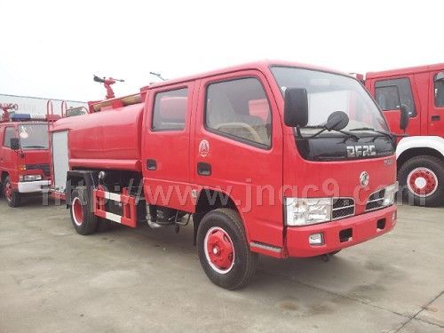 东风3.5方双排多功能消防车